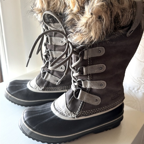 Sorel Shoes - SOREL Joan of Arc boots w/fur Size 8